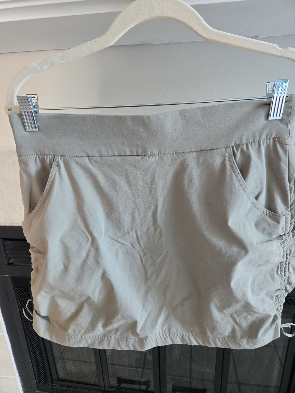 Columbia Women’s Light Taupe Athletic Skort with Side Pockets